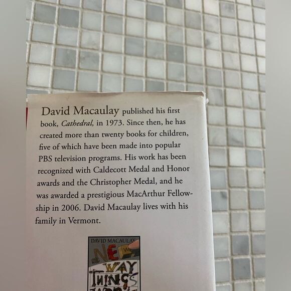 Architecture Book Built to Last - Castle, Cathedral, Mosque - by David Macaulay - Picture 10 of 11